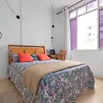 PERFEITO 2 Quartos a pé Praia de Copacabana, wifi, ar, lavanderia e cozinha completa